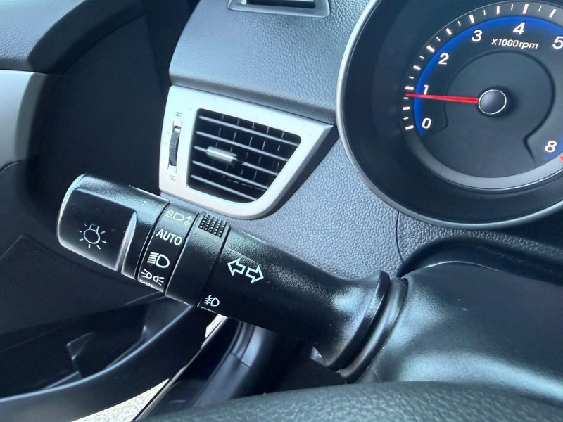 Hyundai Elantra GT Vehicle Image 18