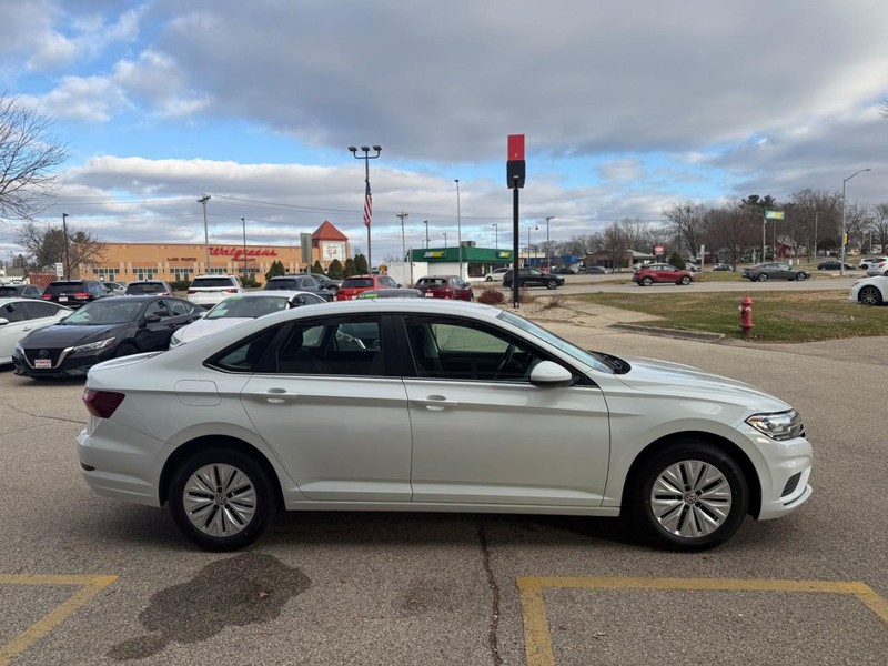 Volkswagen Jetta Vehicle Image 04