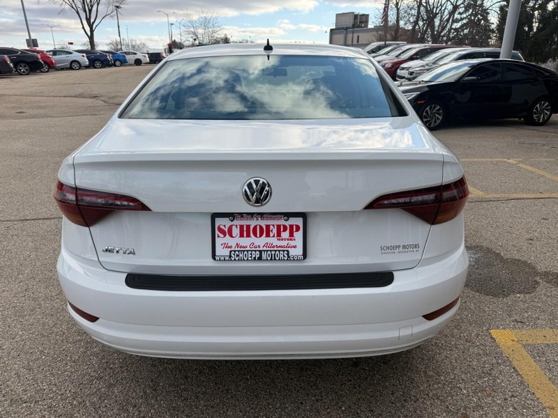 Volkswagen Jetta Vehicle Image 06