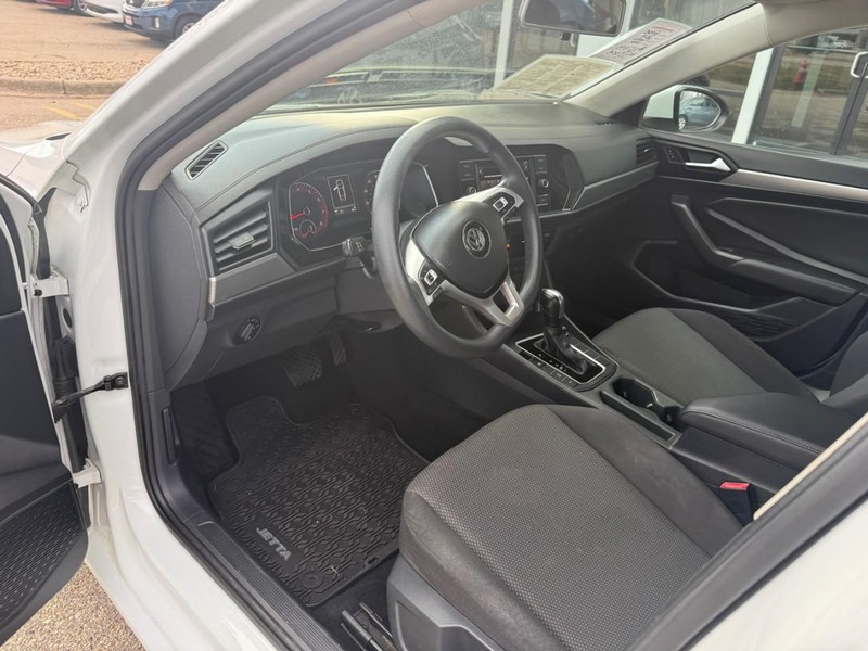 Volkswagen Jetta Vehicle Image 10