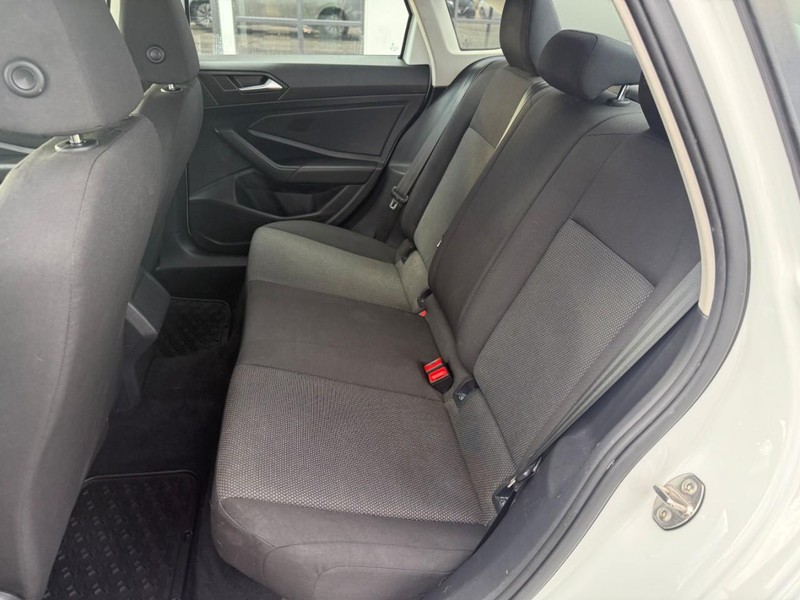 Volkswagen Jetta Vehicle Image 11