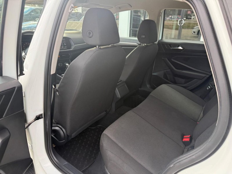 Volkswagen Jetta Vehicle Image 12