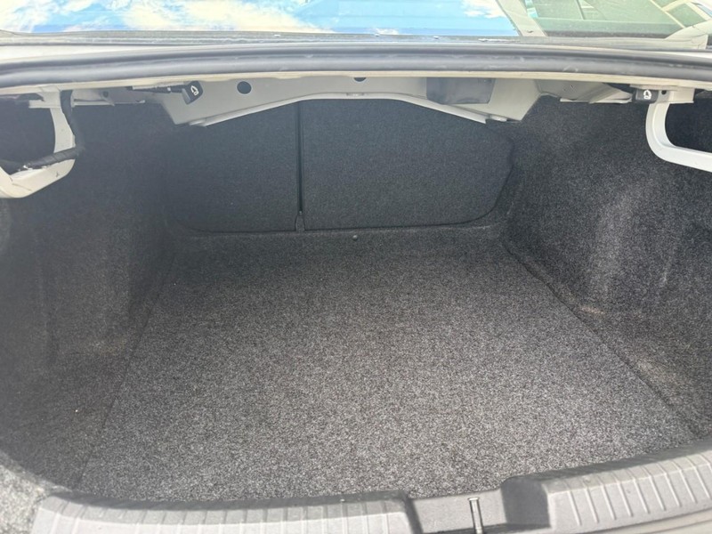 Volkswagen Jetta Vehicle Image 13