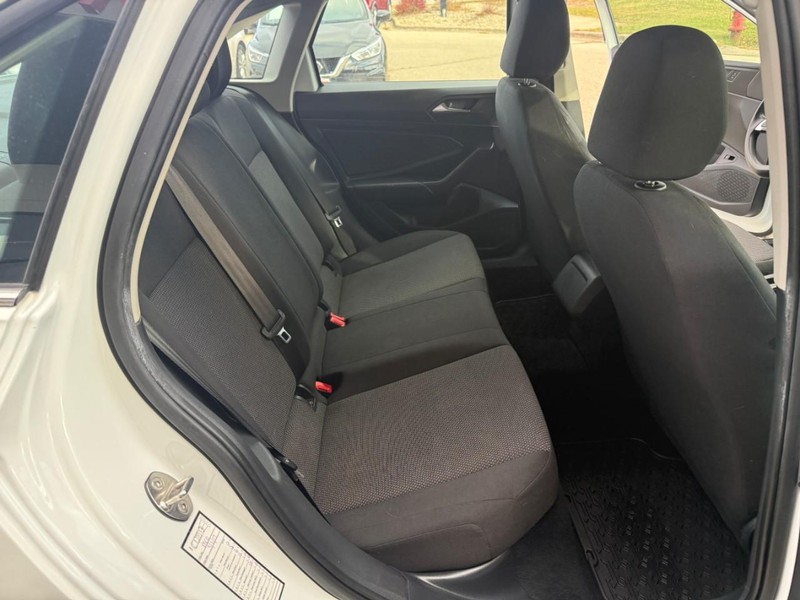 Volkswagen Jetta Vehicle Image 14