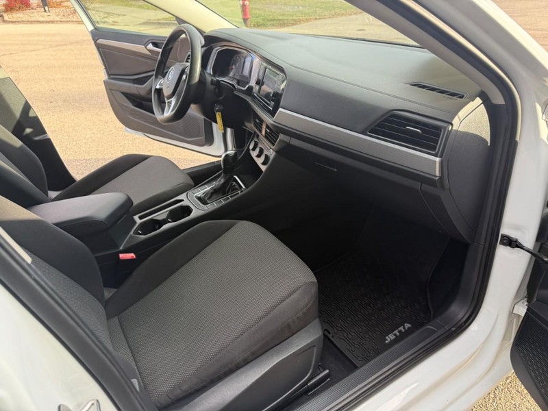 Volkswagen Jetta Vehicle Image 17