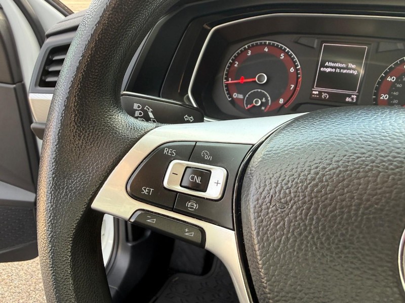 Volkswagen Jetta Vehicle Image 21