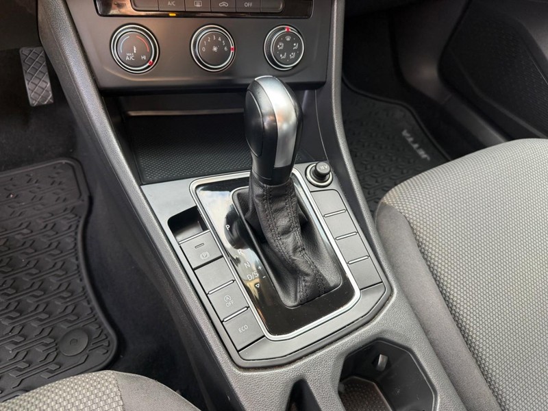 Volkswagen Jetta Vehicle Image 26