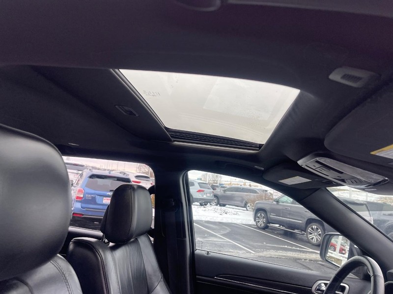 Jeep Grand Cherokee Vehicle Image 05