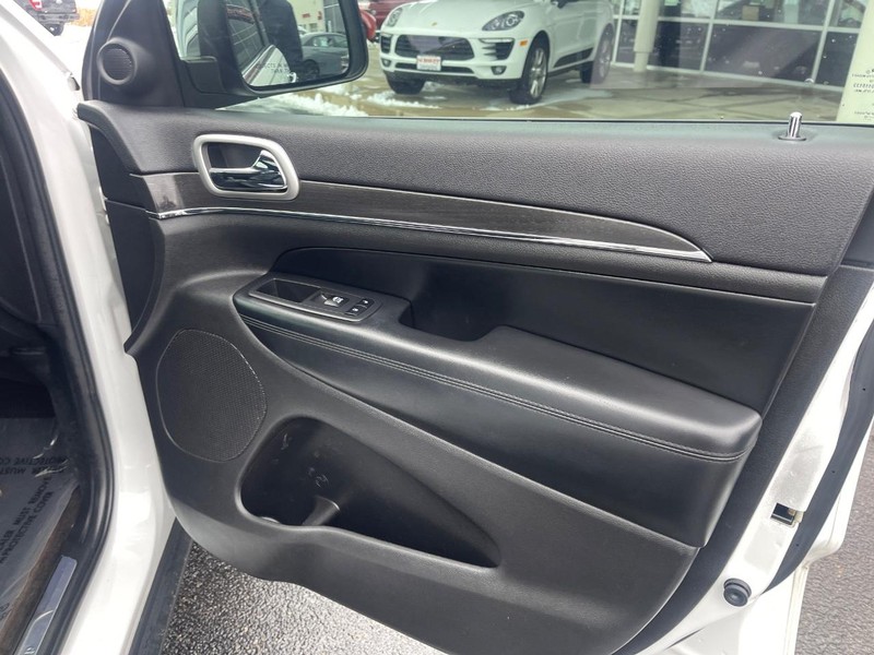 Jeep Grand Cherokee Vehicle Image 08