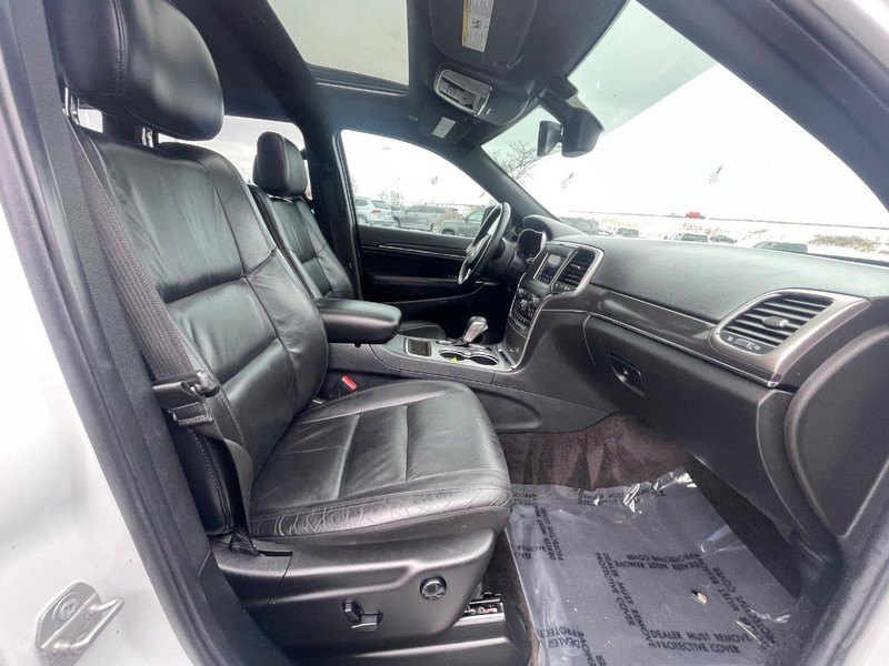 Jeep Grand Cherokee Vehicle Image 09