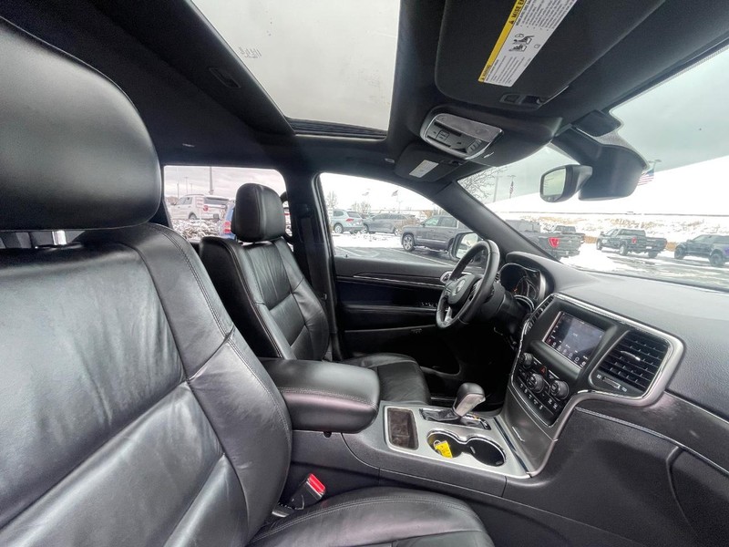 Jeep Grand Cherokee Vehicle Image 10