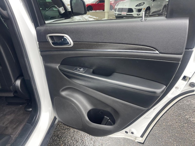 Jeep Grand Cherokee Vehicle Image 11