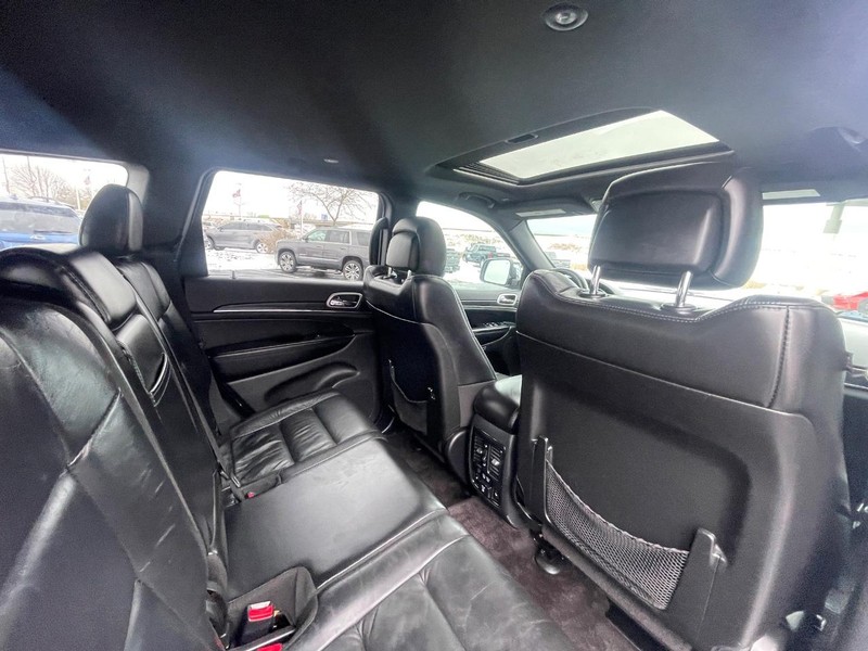 Jeep Grand Cherokee Vehicle Image 12