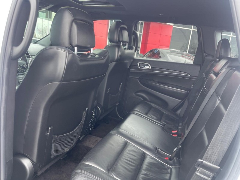 Jeep Grand Cherokee Vehicle Image 14