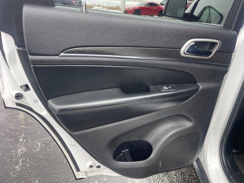 Jeep Grand Cherokee Vehicle Image 19