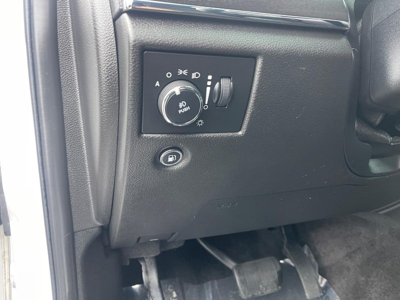 Jeep Grand Cherokee Vehicle Image 20