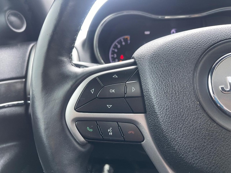 Jeep Grand Cherokee Vehicle Image 24