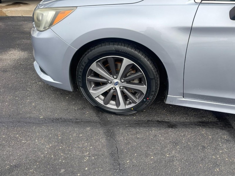 Subaru Legacy Vehicle Image 06