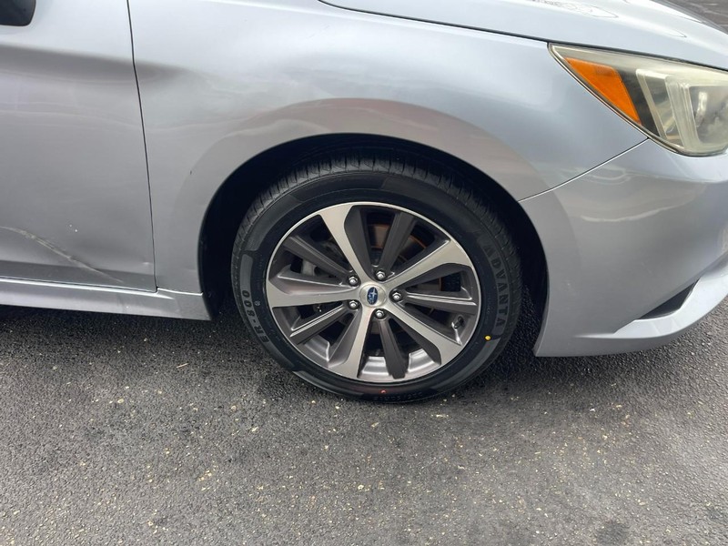 Subaru Legacy Vehicle Image 07