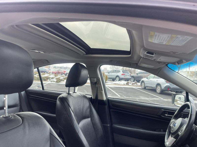 Subaru Legacy Vehicle Image 10