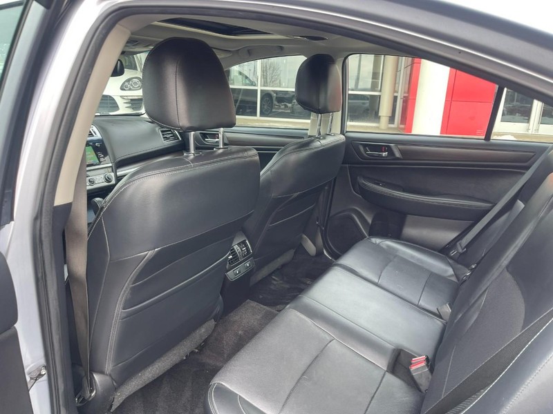 Subaru Legacy Vehicle Image 16