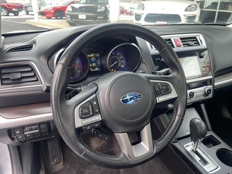 Subaru Legacy Vehicle Image 21