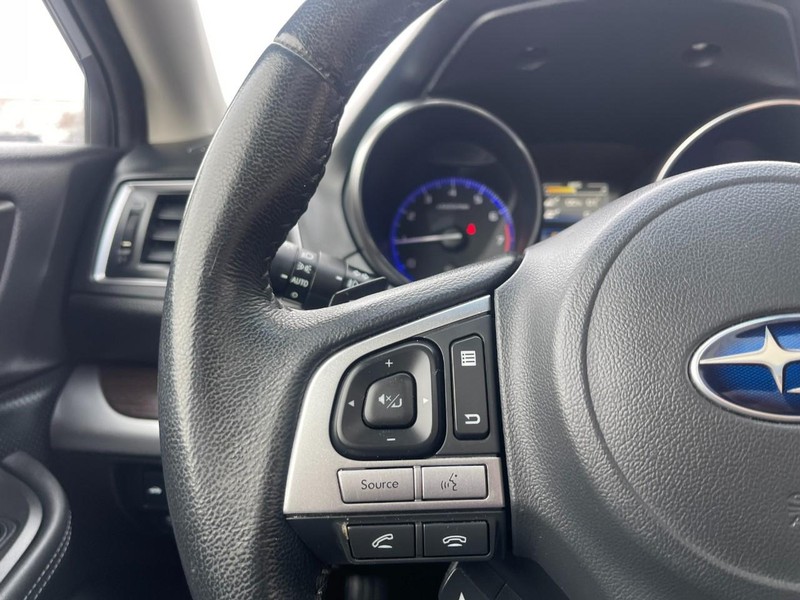 Subaru Legacy Vehicle Image 22