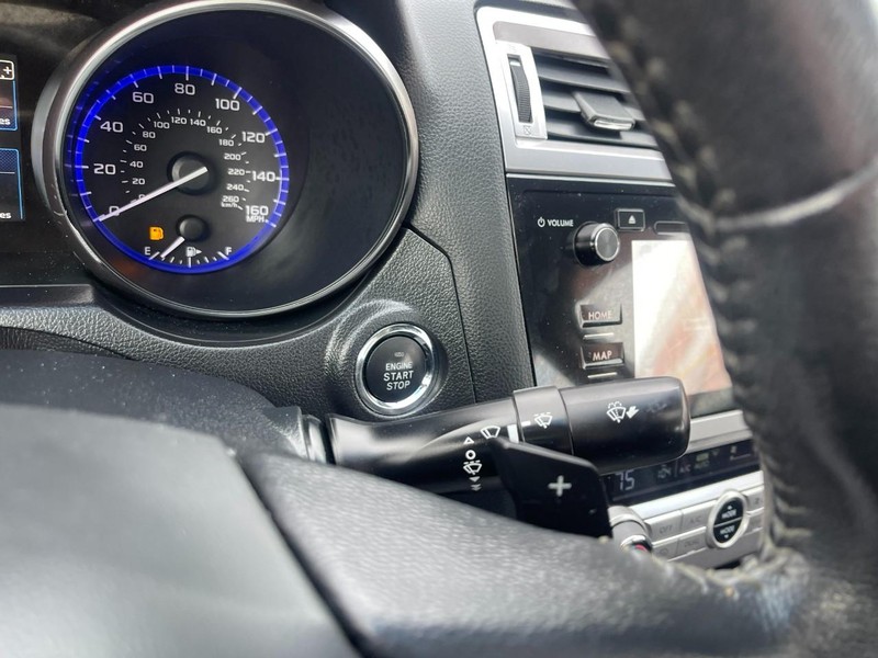 Subaru Legacy Vehicle Image 25