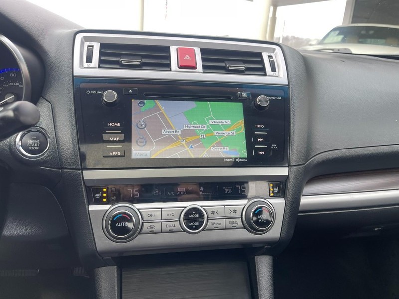 Subaru Legacy Vehicle Image 28