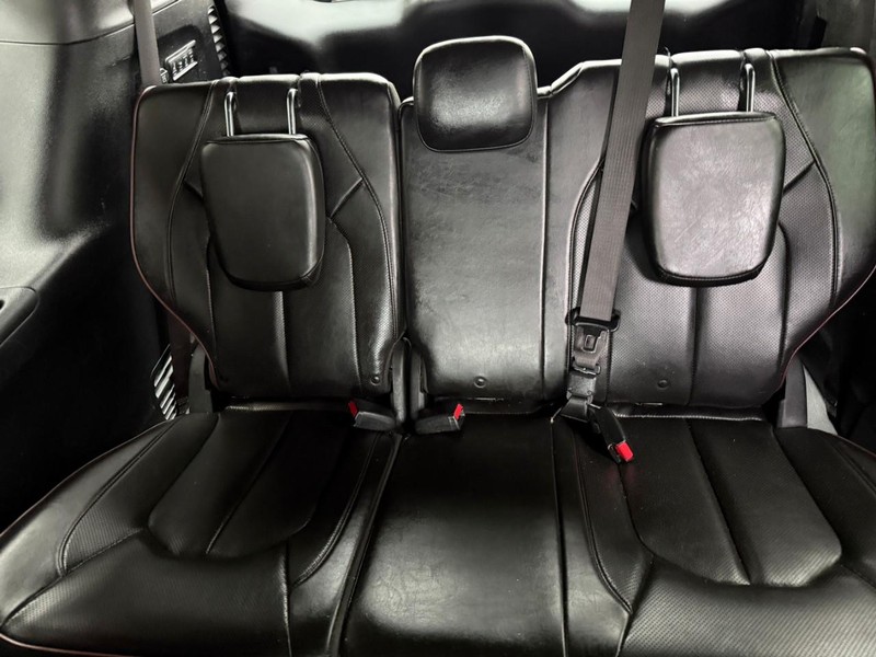 Chrysler Pacifica Vehicle Image 16