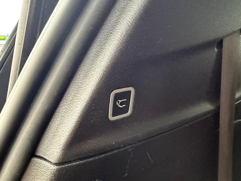 Chrysler Pacifica Vehicle Image 19