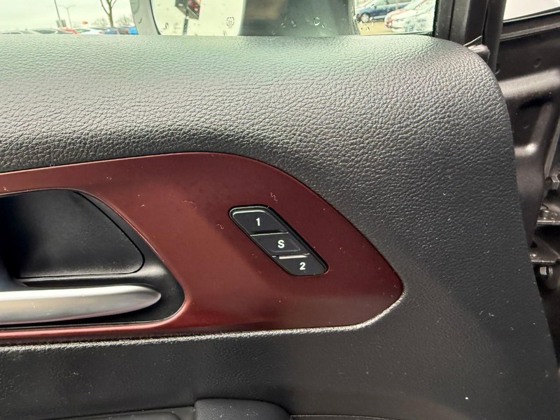 Chrysler Pacifica Vehicle Image 26