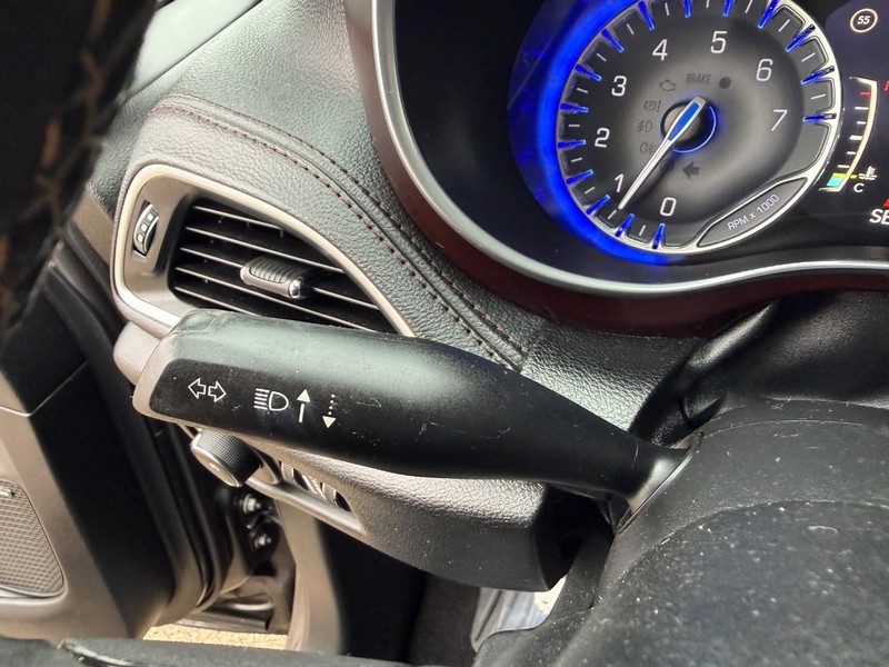 Chrysler Pacifica Vehicle Image 29