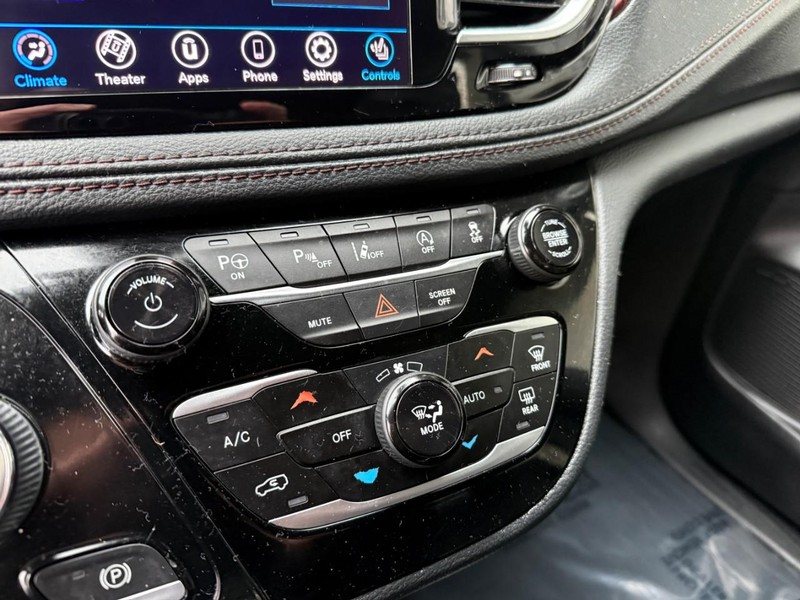 Chrysler Pacifica Vehicle Image 36