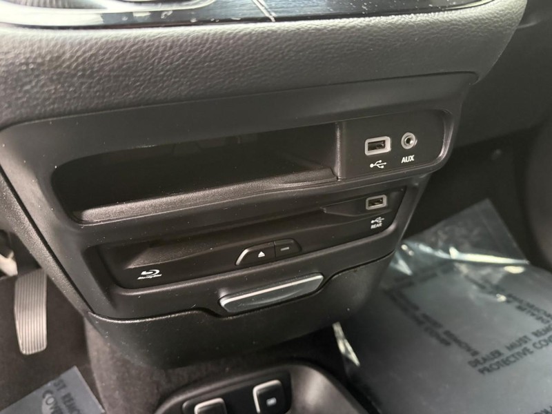 Chrysler Pacifica Vehicle Image 38