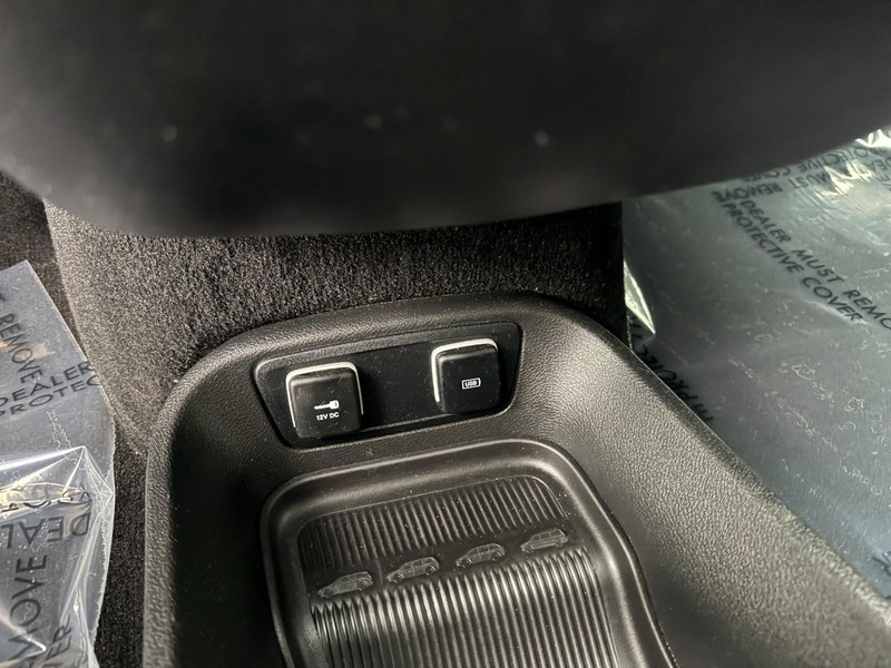 Chrysler Pacifica Vehicle Image 39