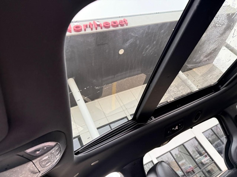 Chrysler Pacifica Vehicle Image 41