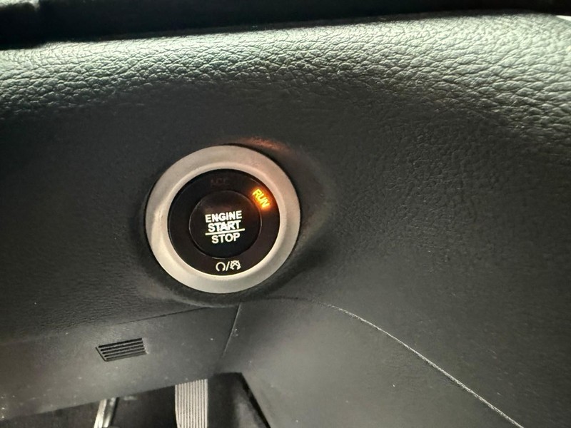 Chrysler Pacifica Vehicle Image 42