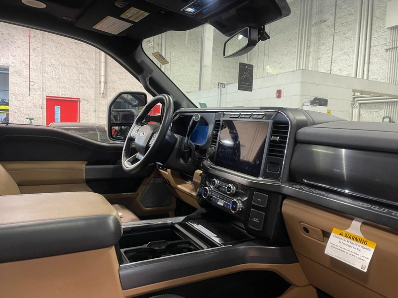 Ford Super Duty F-350 SRW Vehicle Image 02