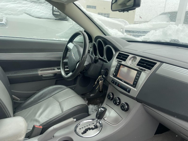 2008 Chrysler Sebring Touring photo 2