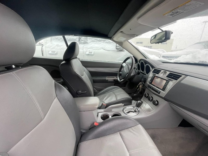 2008 Chrysler Sebring Touring photo 3
