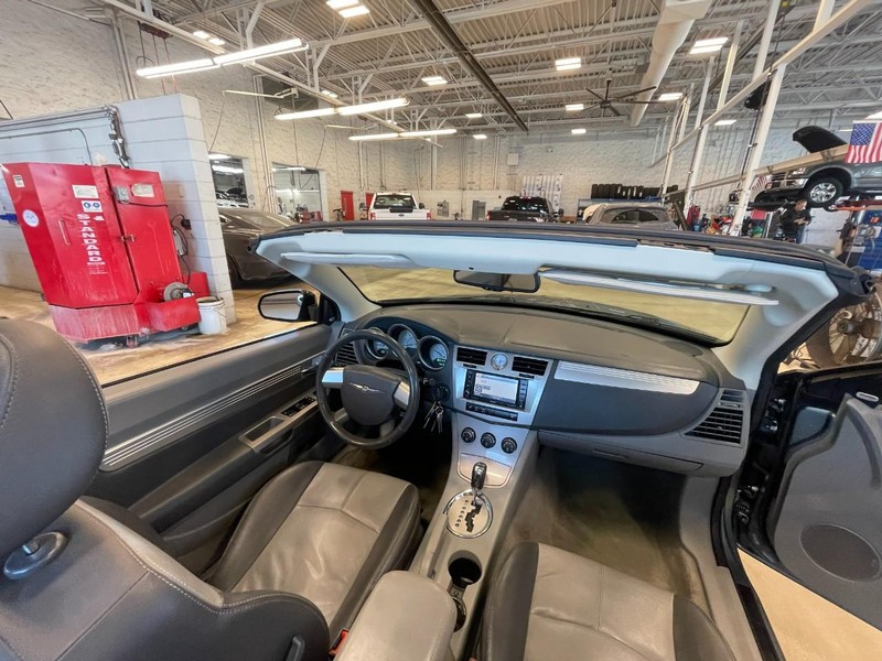 Chrysler Sebring Vehicle Image 10