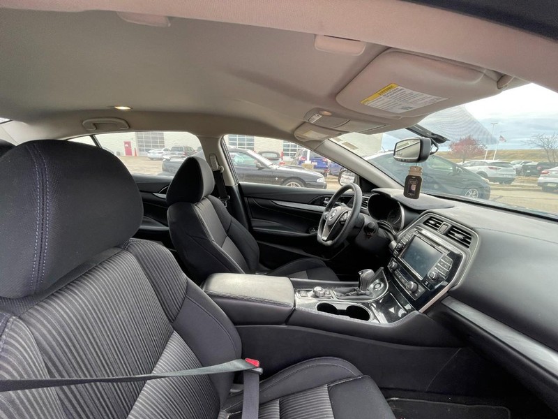 Nissan Maxima Vehicle Image 03
