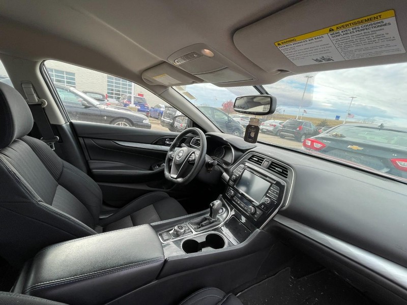 Nissan Maxima Vehicle Image 04