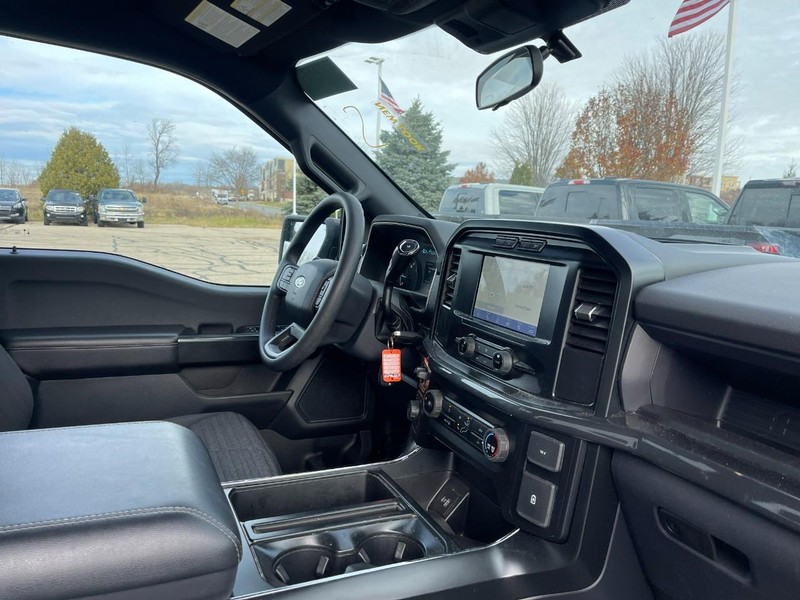 Ford F-150 Vehicle Image 02