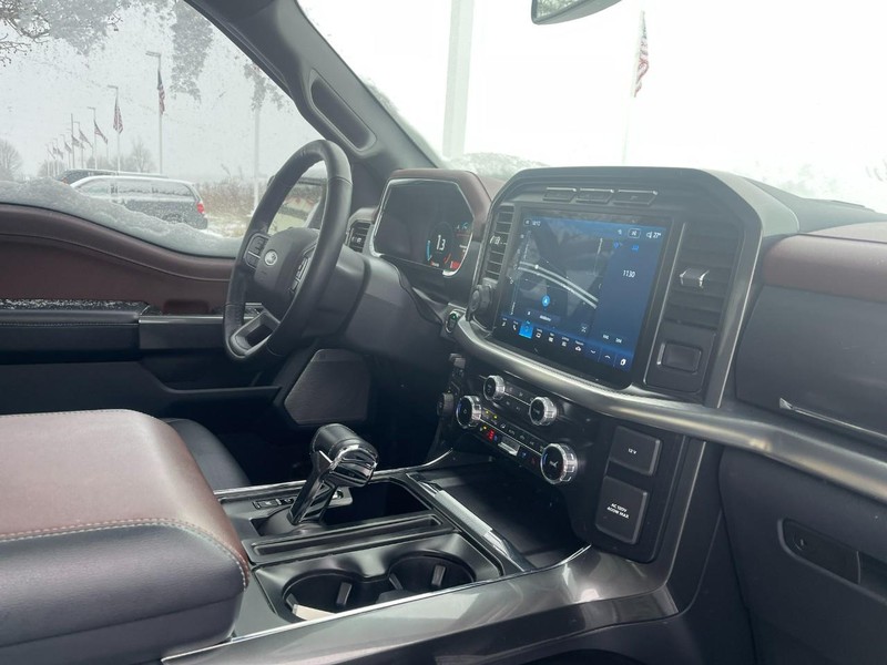 2023 Ford F-150 Lariat photo 2