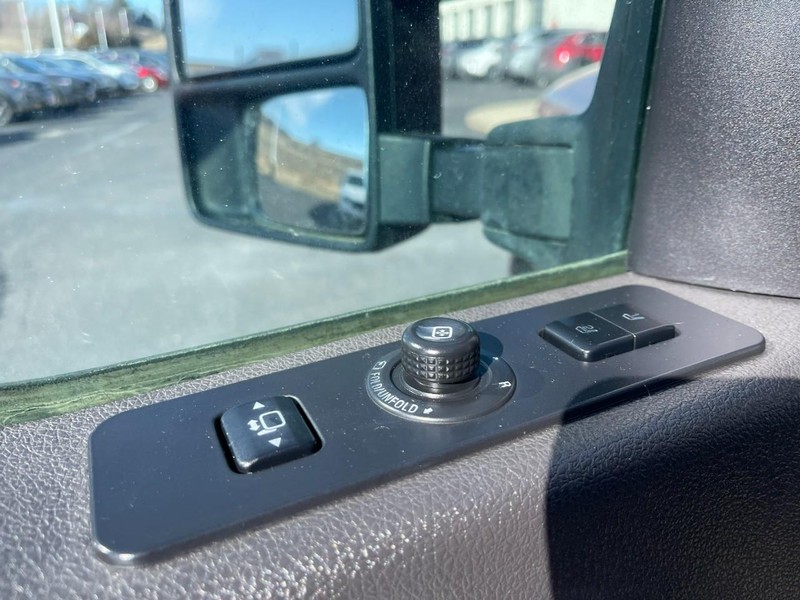 Ford Super Duty F-250 SRW Vehicle Image 13