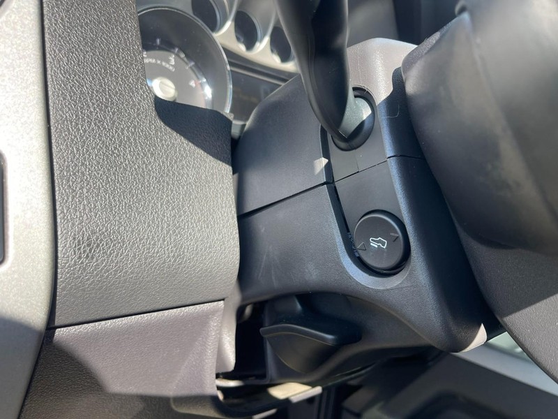 Ford Super Duty F-250 SRW Vehicle Image 15