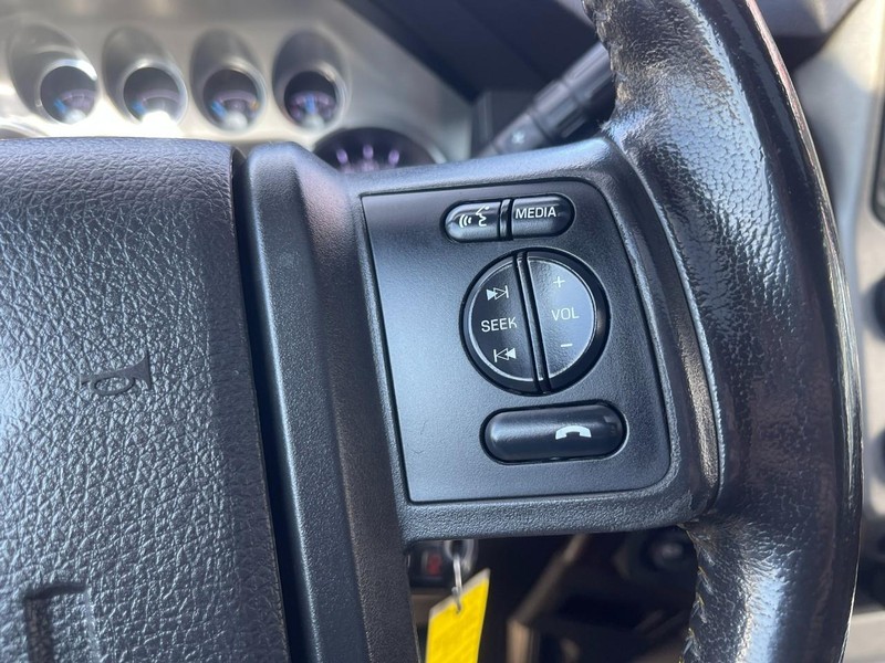 Ford Super Duty F-250 SRW Vehicle Image 18