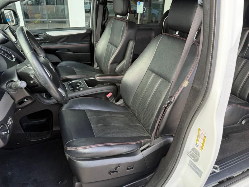 Dodge Grand Caravan Vehicle Image 09